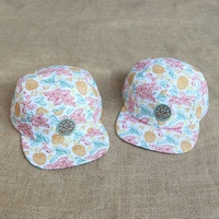 Casquette de camping à cinq panneaux à imprimé floral personnalisée OEM, à visière plate réglable, pour activités de plein air, plage et surf, avec patch logo brodé, unisexe