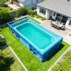 Piscina compacta en contenedor con plataforma de madera y área de asientos con banco incorporado, piscina, spa - Product Image 2