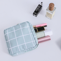 Sac de maquillage personnalisé portable pour filles rouge à lèvres en toile de polyester avec fermeture à glissière sac de rangement pour serviettes hygiéniques