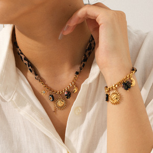 Collar y Pulsera de Cadena Cubana con Colgante de Estrella de Ocho Puntas Sol y Luna de Acero Inoxidable y Tela con Estampado de Leopardo - Product Image 3
