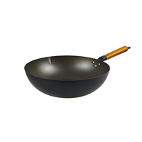 32cm 2,3mm Nitrierungsprozess Flachboden 4,5L Fassungsvermögen Gas- und Induktionsgeeigneter Antihaft-Titan-Wok für Chinesisches Wok-Garen