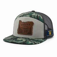 Gorra Trucker de 7 Paneles Personalizada de Alta Calidad, Malla Trasera, Visera Plana, Parche de Cuero con Camuflaje, Cierre a Presión, Gorra Deportiva de Béisbol