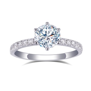 Anillo de Oro Blanco de 9k con Moissanita Solitario de Messi Gems, Corte Brillante Redondo, Anillo de Regalo de Oro con Moissanita - Product Image 1