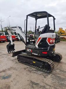 Mini-excavatrice compacte avec une masse opérationnelle de 2705 kg, forte force de creusement, haute efficacité pour les travaux en espace restreint, puissante - Product Image 4