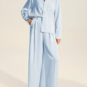 Nuevas llegadas al por mayor: Conjunto de dos piezas de otoño con camisa de satén de bolsillos grandes y pantalones plisados de talle alto para mujer (OOTD) - Product Image 2