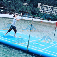 Terrain de sport flottant gonflable de cour de pickleball portative de jeu de sports nautiques extérieurs commerciaux à vendre
