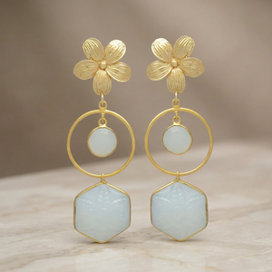 Boucles d'oreilles pendantes ethniques faites à la main en laiton plaqué or avec motif floral et feuille, longues, ornées de pierre de lune, idéales pour un anniversaire - Product Image 2