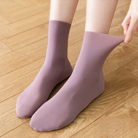 Chaussettes courtes en soie glacée pour femme avec logo personnalisé, respirantes, anti-odeur, absorbant la transpiration, couleur unie, décontractées pour l'été
