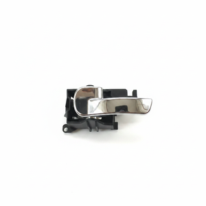 Manija de Puerta Delantera Interior Izquierda Cromada para Navara 2006-2014 - Product Image 2