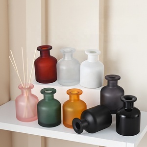 Bouteilles en verre rondes colorées simples de 50 ml, 100 ml, 150 ml/200 ml, bleues, grises, noires, vides, pour diffuseur de <span class=keywords><strong>parfum</strong></span> avec bouchon à vis - Product Image 1