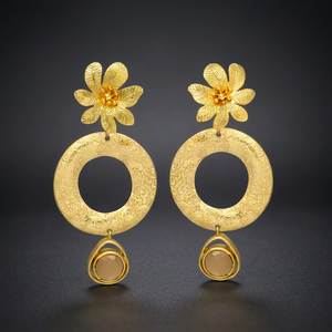 Boucles d'oreilles pendantes en laiton plaqué or faites à la main, bijoux ethniques indiens pour femmes et unisexe, cadeau de fête ou de fiançailles - Product Image 2