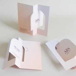 Cartes de visite personnalisées de haute qualité avec impression de logo en feuille d'or de luxe - Product Image 4