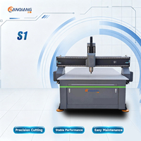 Routeur CNC Sanqiang 1325 pour la découpe et la gravure de panneaux publicitaires en acrylique, PVC et MDF