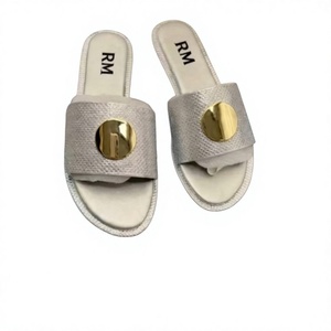 รองเท้าแตะประดับเพชรสำหรับผู้หญิง - Product Image 3
