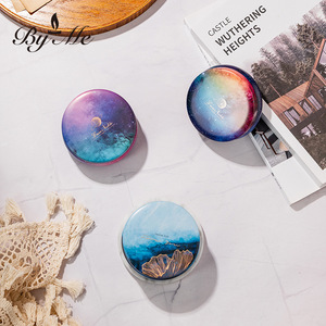 Vela aromática de cera de soja BYME multicolor en lata plana, hecha a mano, pequeña, romántica, de nicho, de alta gama, regalo de recuerdo con fragancia. - Product Image 4