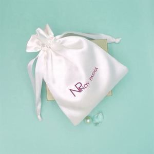 Bolsa de Seda Estilo Chino para Regalo, Bolsitas para Joyería Bordadas en Varios Colores - Product Image 1