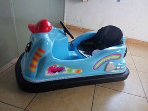Équipement de manège de parc d'attractions extérieur avec châssis robuste et système de propulsion électrique pour voitures tamponneuses pour enfants et adultes - Product Image 2