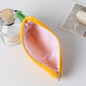 Forme créative série végétale mignonne aubergine <span class=keywords><strong>carotte</strong></span> mode étudiant <span class=keywords><strong>en</strong></span> peluche <span class=keywords><strong>sac</strong></span> cosmétique fermeture à glissière étanche - Product Image 4