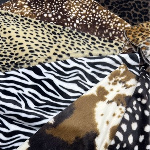 Tissu en fausse fourrure imprimé animal (cheval, zèbre, vache, léopard, Bambi) pour chaussures, vêtements, sacs et canapés - Product Image 1
