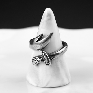 ชุดเครื่องประดับวินเทจ ดีไซน์ดาบ สไตล์ยุโรปและอเมริกันตะวันตก ทำจากสแตนเลส ประกอบด้วยกำไลและแหวน - Product Image 4