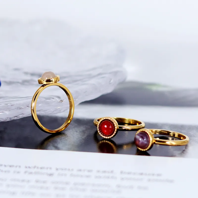 Set baja tahan karat berlapis emas 18K batu akik merah sederhana dan halus batu alam mode cincin perhiasan