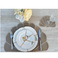 Set de table irrégulier YY en PU, style contemporain, 50*35cm, élégant, en cuir rose en forme de coquille