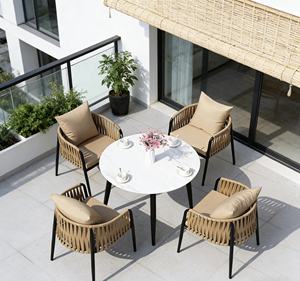 Ensemble <span class=keywords><strong>de</strong></span> table et <span class=keywords><strong>de</strong></span> chaises d'extérieur moderne et élégant - Table ronde <span class=keywords><strong>de</strong></span> loisirs pour terrasse avec quatre chaises - Product Image 1