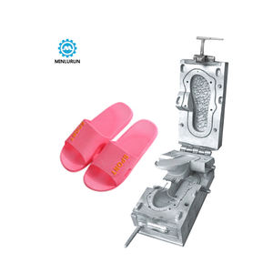 Moule de soufflage d'air en PVC transparent durable Présentoir de chaussures flexible et lavable pour les grands-parents Forme élégante en cours d'utilisation - Product Image 4