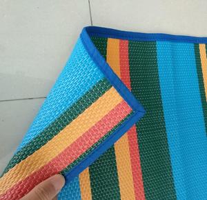 Facile à transporter Anti UV 90*180cm Stripe Design Polypropylène Tube Weave <span class=keywords><strong>Tapis</strong></span> de plage <span class=keywords><strong>Tapis</strong></span> d'extérieur - Product Image 1