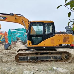 Excavateur hydraulique sur chenilles d'occasion Sany SY135C SY95C SY125C modèle 2021 de 13.5 tonnes en bon état avec pompe à roulements de moteur - Product Image 1