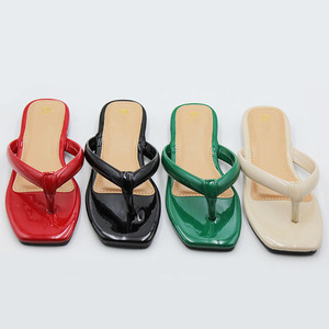 Soldes Exceptionnelles : Tongs et Sandales Plates Décontractées pour Femmes, Grande Taille, Idéales Plage et Été - Product Image 1