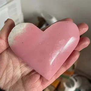 Vendita calda di pietre preziose carving cuore rosa naturale opale di cristallo amore cuore di pietra per il regalo