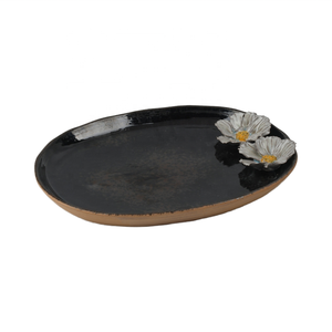 Plato Ovalado de Cerámica Esmaltada en Negro Hecho a Mano con Decoración Floral en 3D |   Plato de Servir Estilo Wabi Sabi para el Hogar y Restaurantes - Product Image 1