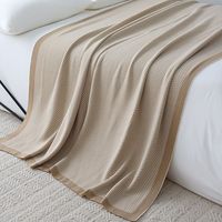 Style nordique lumière luxe tricoté couverture Super doux acrylique rayé motif canapé couverture hiver chaud maison couverture personnalisable
