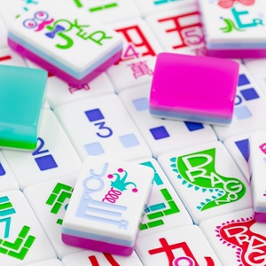 Mahjong américain de luxe personnalisé 3 couches en acrylique premium 160/166 tuiles, gravé, rouge rosé, pour divertissement festif et voyage - Product Image 3