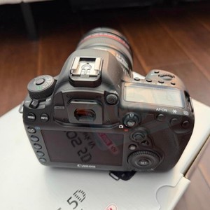 Appareil photo reflex numérique HFT Professional <span class=keywords><strong>5D</strong></span> <span class=keywords><strong>Mark</strong></span> <span class=keywords><strong>IV</strong></span> <span class=keywords><strong>avec</strong></span> <span class=keywords><strong>objectif</strong></span> EF 24-70mm F/4 IS USM Vente en gros - Product Image 4
