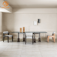 Table à manger longue en marbre vert avec pieds en acier inoxydable de luxe moderne