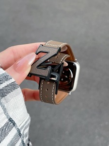 Correa de Reloj de Cuero de Lujo con Hebilla en Z, Correa Magnética Compatible con Relojes Inteligentes Serie 10 9 8 <span class=keywords><strong>SE</strong></span>, Elegante Correa de Muñeca Texturizada - Product Image 3