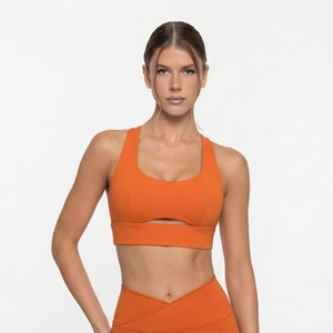 Ensemble deux pièces <span class=keywords><strong>de</strong></span> sport pour femme : soutien-gorge <span class=keywords><strong>de</strong></span> yoga sans dos uni et pantalon court respirant et moulant rehausseur <span class=keywords><strong>de</strong></span> fessiers, idéal pour le fitness et le jogging - Product Image 1