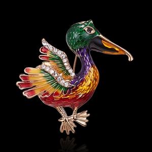 Broche creativo único colorido esmalte tucán Cormorant Bird para hombre, joyería a granel - Product Image 2