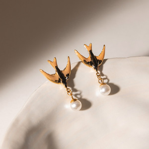 Ensemble de bijoux en acier inoxydable émaillé avec collier et boucles d'oreilles en forme d'hirondelle et de perle, résistant à l'eau, pour femmes <span class=keywords><strong>T669</strong></span> - Product Image 3