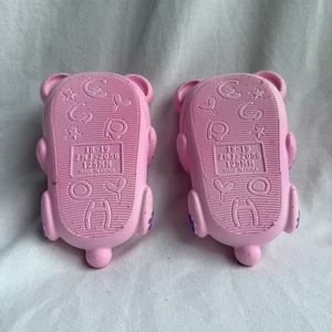 Pantofole da donna rosa con stampa animalier, design a zampa e suola imbottita, adatte a tutte le stagioni - Product Image 5