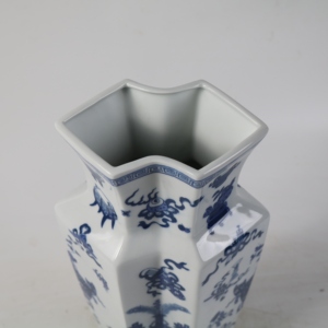 Jarrón de Porcelana Hexagonal Azul y Blanco Pintado a Mano de Jingdezhen, 40 cm, con Patrón Bogu, Decoración para el Hogar, Regalo, Estilo Art Deco - Product Image 4