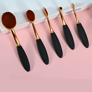 Ensemble de 5 pinceaux de maquillage en or rose, pinceaux pour le visage en fibres synthétiques douces avec manche confortable - Product Image 1
