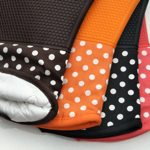 Polka Dot Silicone Oven Mitt Thickened Heat Insulation Gloves For Oven <b>Microwave</b> Use - Product Image 5