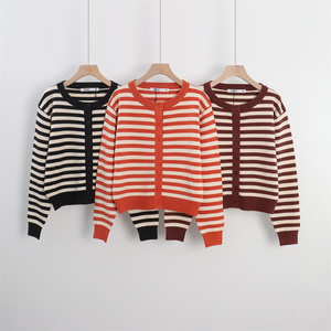 Cardigan en tricot personnalisé pour <span class=keywords><strong>femme</strong></span>, broderie de sequins, col rond, coupe ample, doux, boutonnage simple, vente en gros - Product Image 2