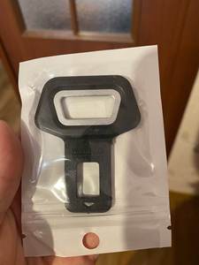 OEM C0085 ユニバーサルカーオートボトルオープナー シートベルトバックルアラームストッパークリップクランプ - Product Image 6