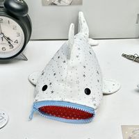 Trousse à crayons OEM en forme de requin à motif étoile, design animal en peluche, sac de rangement portable grande capacité pour fournitures scolaires, cadeau