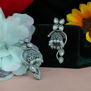 Pendientes Jhumki étnicos indios tradicionales con elegante piedra Kundan y perlas colgantes para bodas, festivales y fiestas - Product Image 4