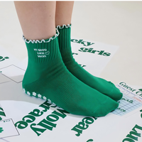 Chaussettes de Pilates personnalisées OEM ODM avec grip, broderie personnalisée, logo sur mesure pour le yoga et le Pilates